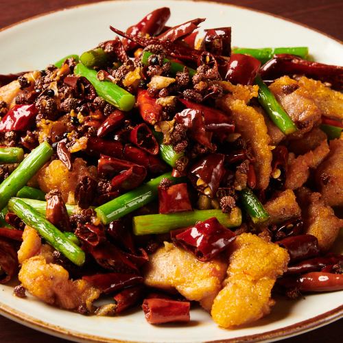 Sichuan-style chicken and stir-fried chili pepper (Laziji chicken)