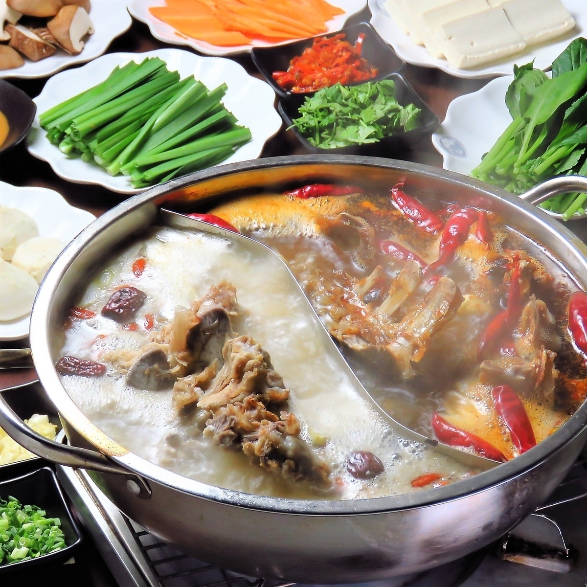 八虎名物 背骨おしどり火鍋