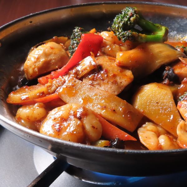 【全新體驗! 】「無湯火鍋」麻辣香鍋配雞乾火鍋