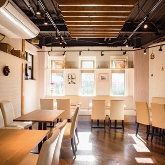 清潔感のある店内で、プチ贅沢にA5ランクのステーキをご堪能。