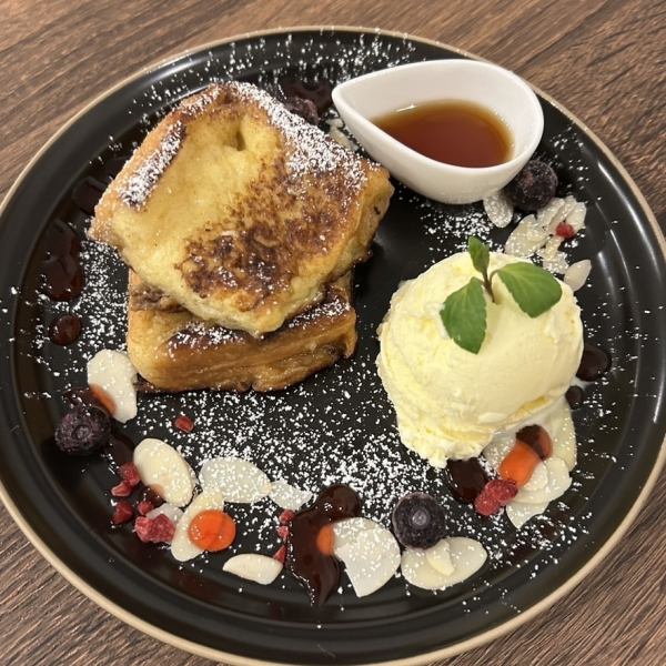 おしゃれでおいしいスイーツを各種取り揃えております。