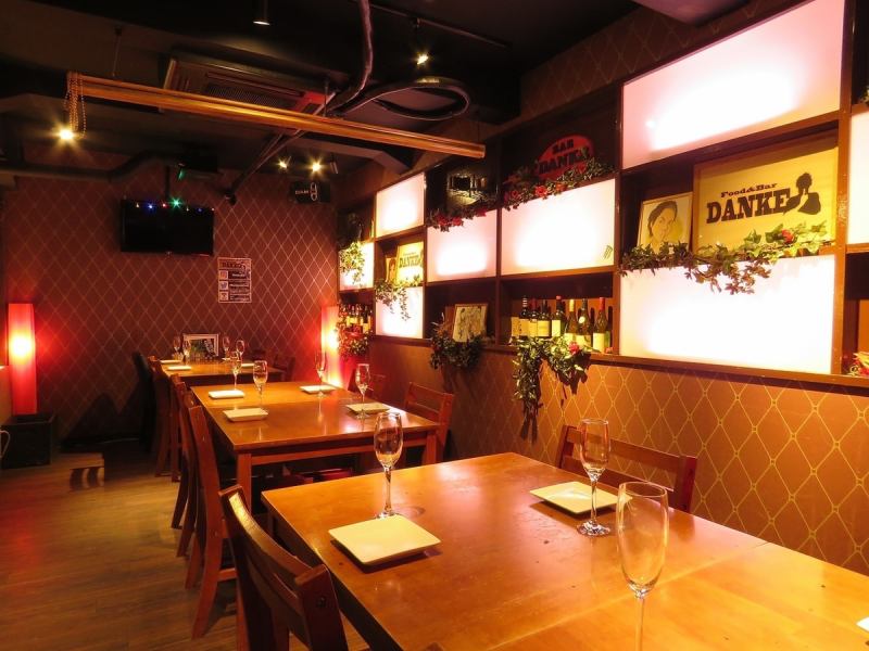 Table seat in the back of the store ★ It is possible to correspond to small to medium size banquet with free combination!