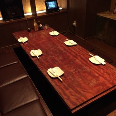 [Digging Tatsutsu seat / 2 to 4 people / Even a small number of people are comfortable ♪ A popular seat with a sense of sneak] A space where you can fully enjoy a "Japanese izakaya" with a Japanese atmosphere is ideal for welcoming overseas guests.The digging kotatsu seat where you can stretch your legs and relax is also a small gathering! For up to 4 to 8 people, put a partition to secure a sense of sneak.We are proud of the comfort and calmness.