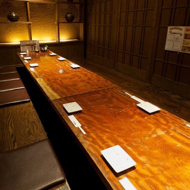 [Digging Tatsutatsu seats / 5-8 people / even a small number of people ♪ comfortable seats with a sense of sneakness] A space where you can fully enjoy a "Japanese izakaya" with a Japanese atmosphere, is also ideal for welcoming overseas guests.The digging kotatsu seat where you can stretch your legs and relax is also a small gathering! For up to 4 to 8 people, put a partition to secure a sense of sneak.We are proud of the comfort and calmness.