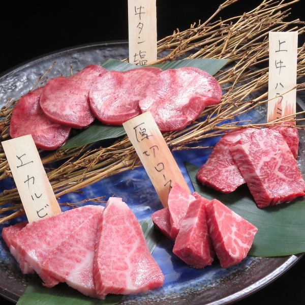 You can enjoy 4 kinds of high quality meat, 4 slices each, in the limited quantity "A little nice place platter" ♪