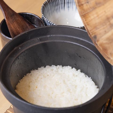 【注文後に丁寧に炊き上げる艶やか銀シャリ】880円(税込)