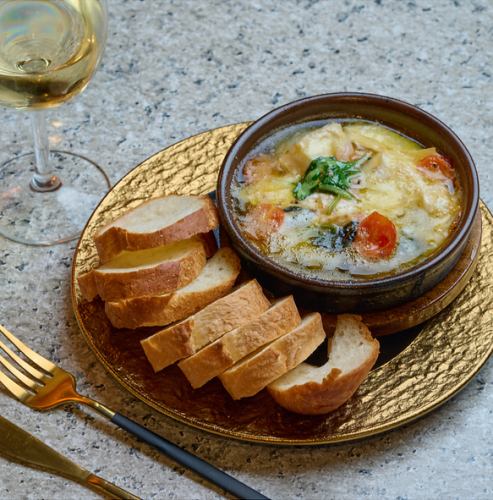 カマンベールと明太子のアヒージョ