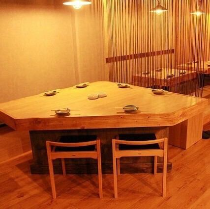 8名様×2卓のご用意がございます。