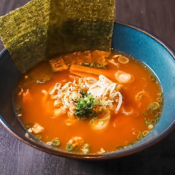 お店で一から作った鶏出汁の濃厚スープによく絡む太麺♪〆にもぴったりな「一本特製ラーメン」1089円(税込)