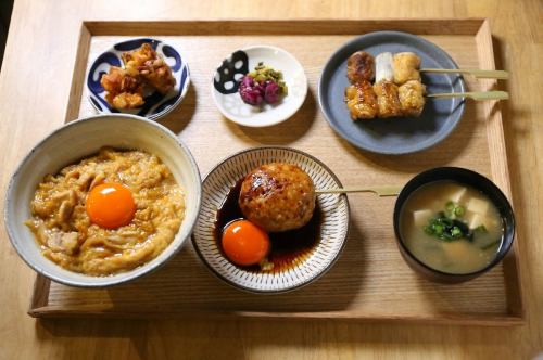 Eat whole specialties [Yakitori and Oyakodon set]
