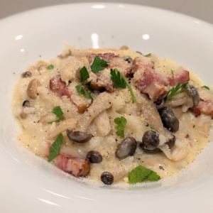 Creamy risotto with bacon and mushrooms