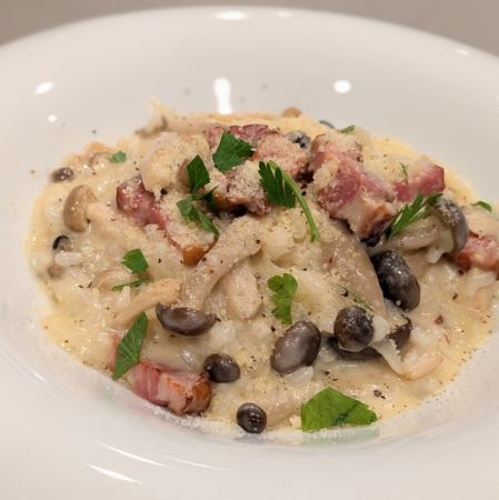 Creamy risotto with bacon and mushrooms