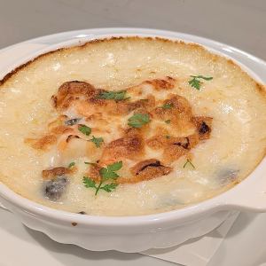 Shrimp and mushroom white gratin