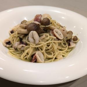 Squid and mushroom pesto