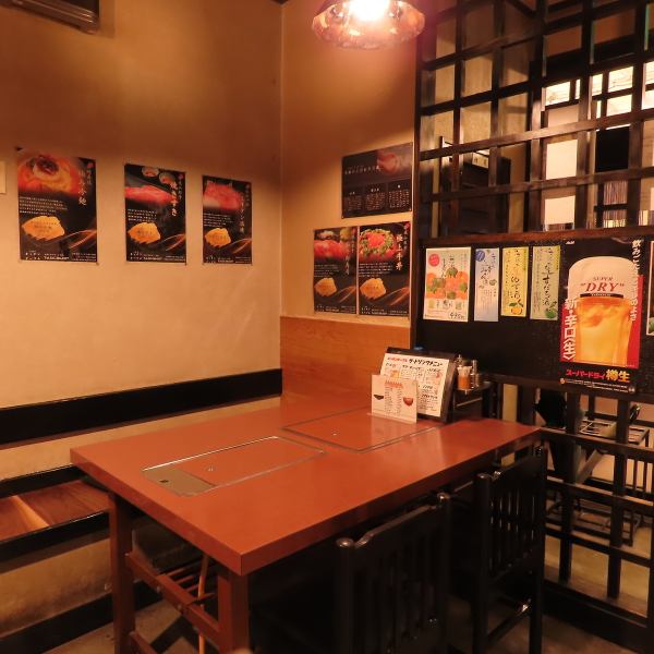 We have 3 tables for 4 people! We also have spacious seats with raised seats, so you can enjoy a variety of occasions such as bringing your children, dining with your family and friends, or having a drinking party at work. Please use it!