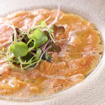 島根県産琴浦サーモンのカルパッチョ