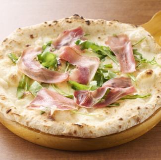 生ハムと ルッコラのピッツァ