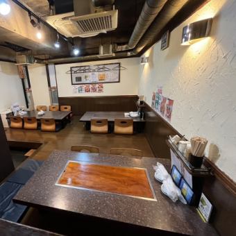 We have three tatami rooms that can seat six people. They can be used for a variety of occasions, such as after work get-togethers or moms' get-togethers!