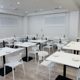 白を基調とした清潔感溢れる内観となっております！