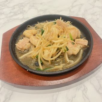 ホルモン鉄板焼き