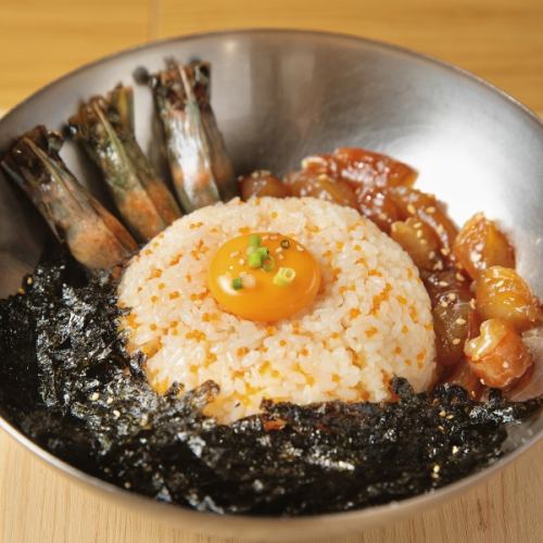 Soy sauce or yangnyeom saewoo bibimbap