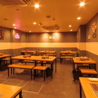 【桌席:2~4人】從小規模的團體到大型宴會,我們備受歡迎的桌席適合各種場合,讓您輕鬆愜意。可容納2至4人!關於佈局、預算、人數等,請隨時與我們聯繫。