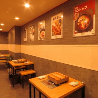 總座位數30個,可承辦25至35人的包場派對。歡迎聯絡。店內配備空調和大型螢幕電視,讓您盡情享受派對的樂趣。 【如果您正在新大久保尋找舉辦女生聚會或生日派對的場地,我們也提供936人份的自助餐方案,讓您滿意】