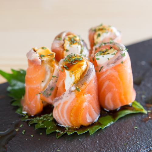 Cream cheese fresh salmon roll