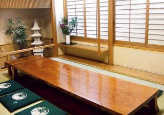 【２F】　掘りごたつ個室を10部屋ご用意しております。（扉なし1部屋あり）