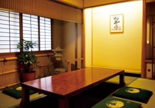 【２F】　掘りごたつ個室、さまざまなシーンに合わせてご利用下さい。
