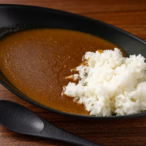 スパイス香るカレーと多彩なアレンジのこだわり