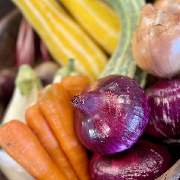季節の野菜を使用したこだわりメニュー