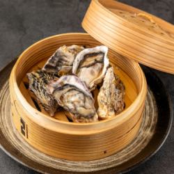 Steamed oysters in the shell