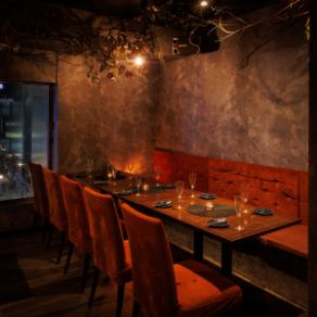 【テーブル約50席・個室10～15席】夜景も見えるテーブル席。当店自慢の食べ放題を心行くまでご堪能ください。<天神 イタリアン ビストロ カフェ 食べ放題 飲み放題 居酒屋>