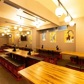盡情享受餐廳內輕鬆愉悅的氛圍！我們還設有情侶座位，非常適合情侶約會。