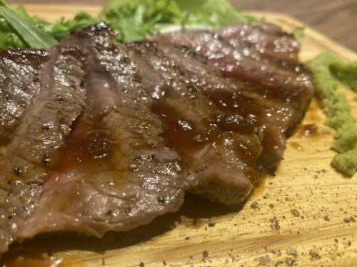 ５位　牛赤身ステーキ200g