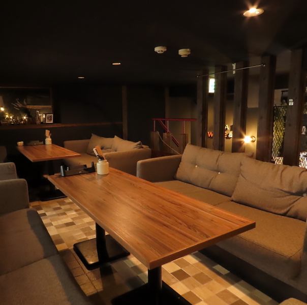 開放的な空間で各シチュエーションにあったお席をご準備できます。　店内、テラス席、半個室等幅広く細かくご説明させて頂きます。