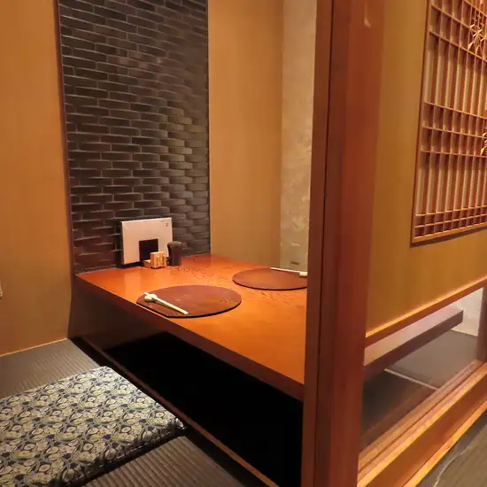 Enjoy a relaxing time chatting in a private room where you can sit comfortably.Perfect for small group gatherings.