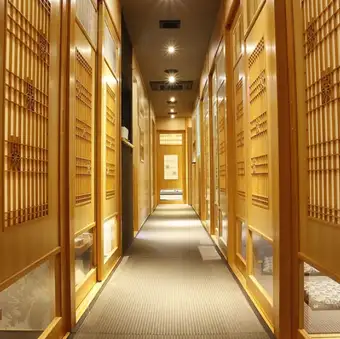 All seats are in completely private rooms, allowing you to enjoy a calm and private space.