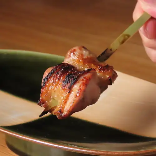 We mainly serve Amakusa Daioh, a local chicken breed from Kumamoto Prefecture, delivered directly from our contracted farms, and also offer local chicken breeds from Oita and Miyazaki prefectures in Kyushu.