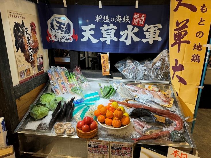 提供在船上享用新鲜活鱼的豪华套餐！还设有包间，非常适合举办宴会。