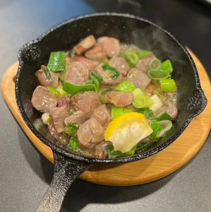 砂ずりと白ネギ バター醤油レモン