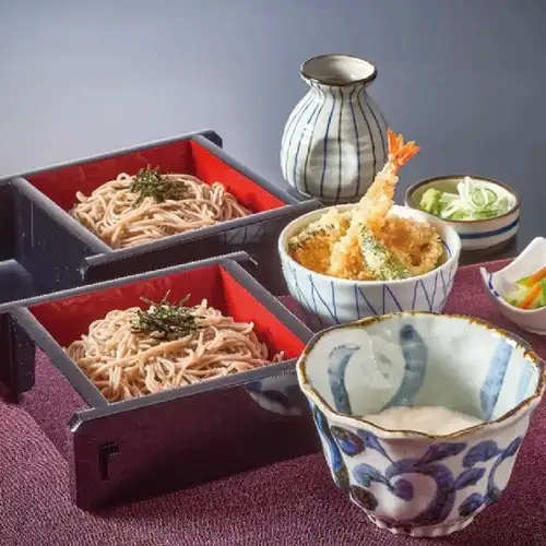 Tororo汤扎鲁荞麦面(2层)和天妇罗迷你盖饭