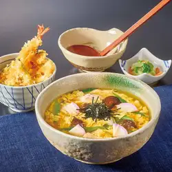 오메 우동과 튀김 미니 덮밥