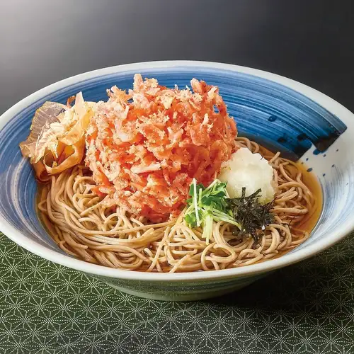 蕎麥麵配大量櫻花蝦和磨碎的白蘿蔔
