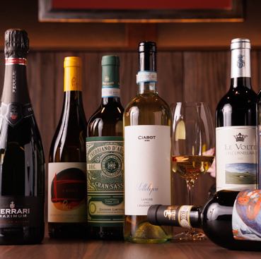 提供義大利葡萄酒、啤酒和當地飲料