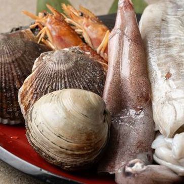 旬の海鮮を使用した、こだわりの料理をご堪能ください。
