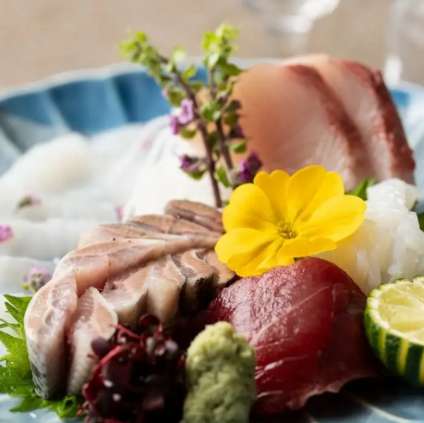【旬の魚を厳選！当店自慢の一品】御造り三種盛り
