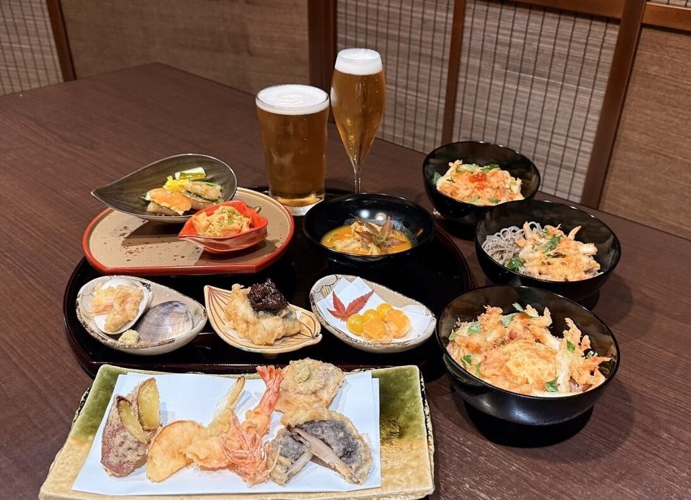 その場で上げられた天ぷらを味わえる。