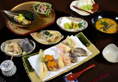 【全国各地の銘酒】日本酒マイスター厳選の一杯で天ぷらを！2530円(税込)～